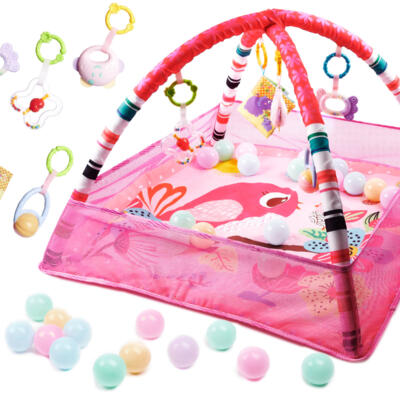 Hariduslike pallidega mänguväljak roosa